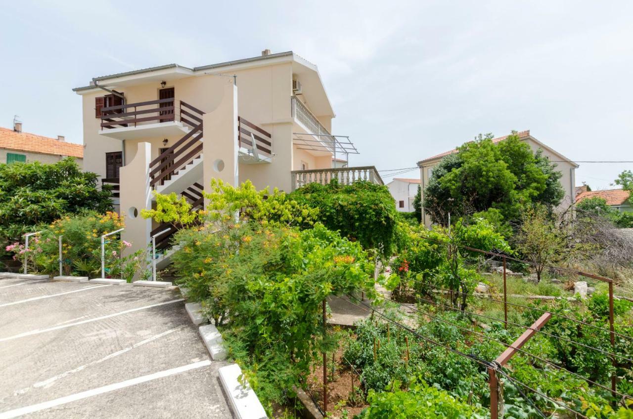 Apartment Damir Primosten Bagian luar foto