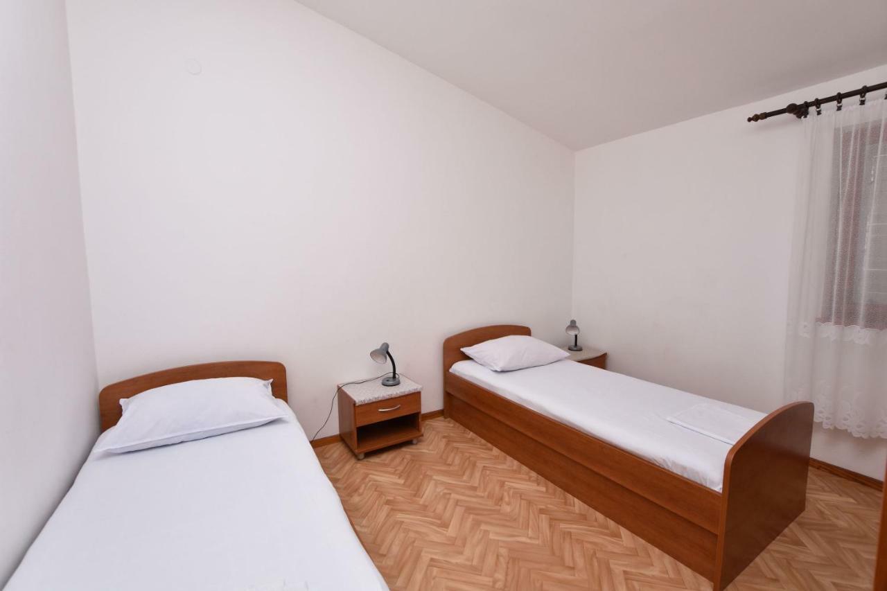 Apartment Damir Primosten Bagian luar foto