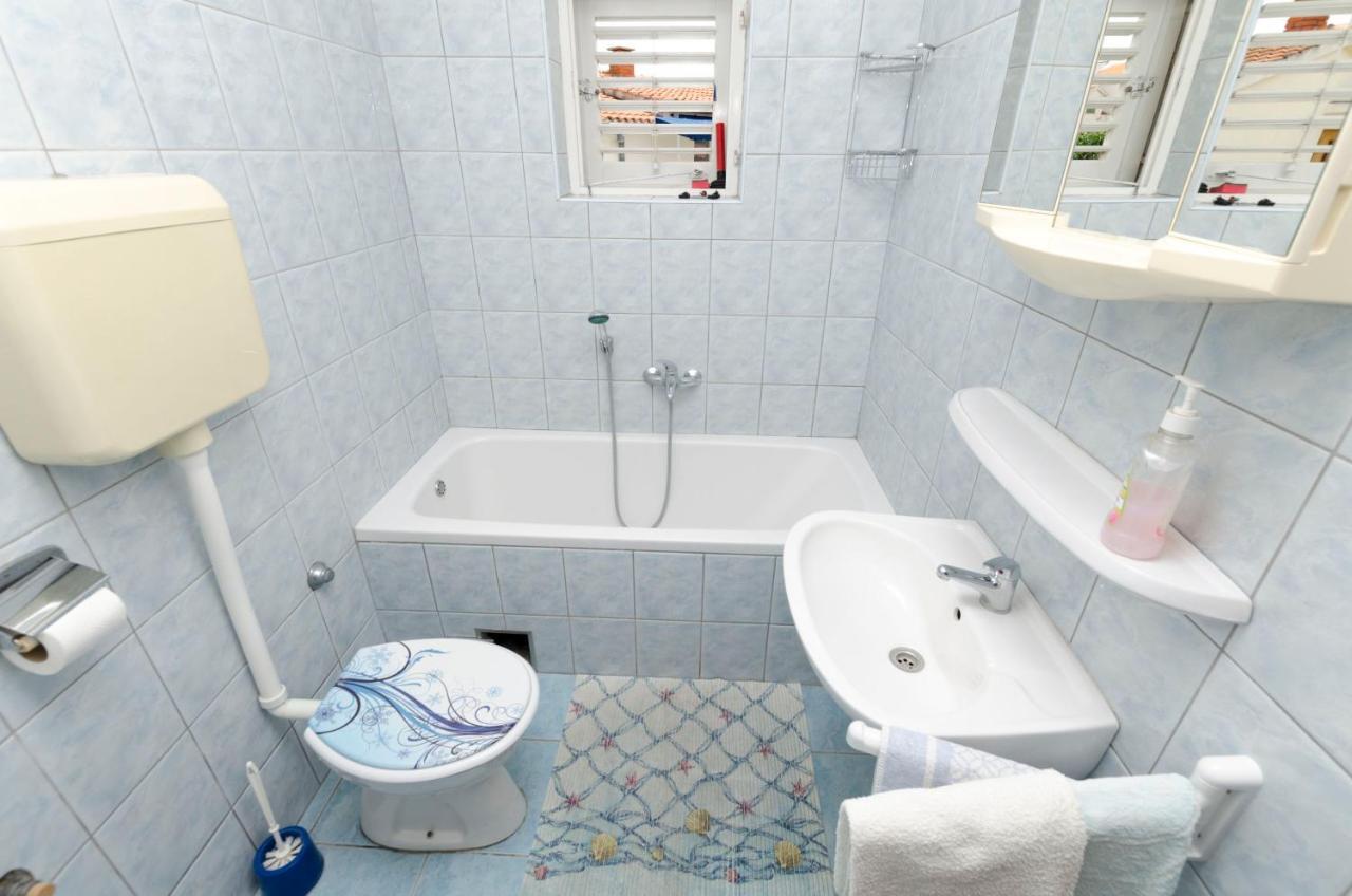 Apartment Damir Primosten Bagian luar foto