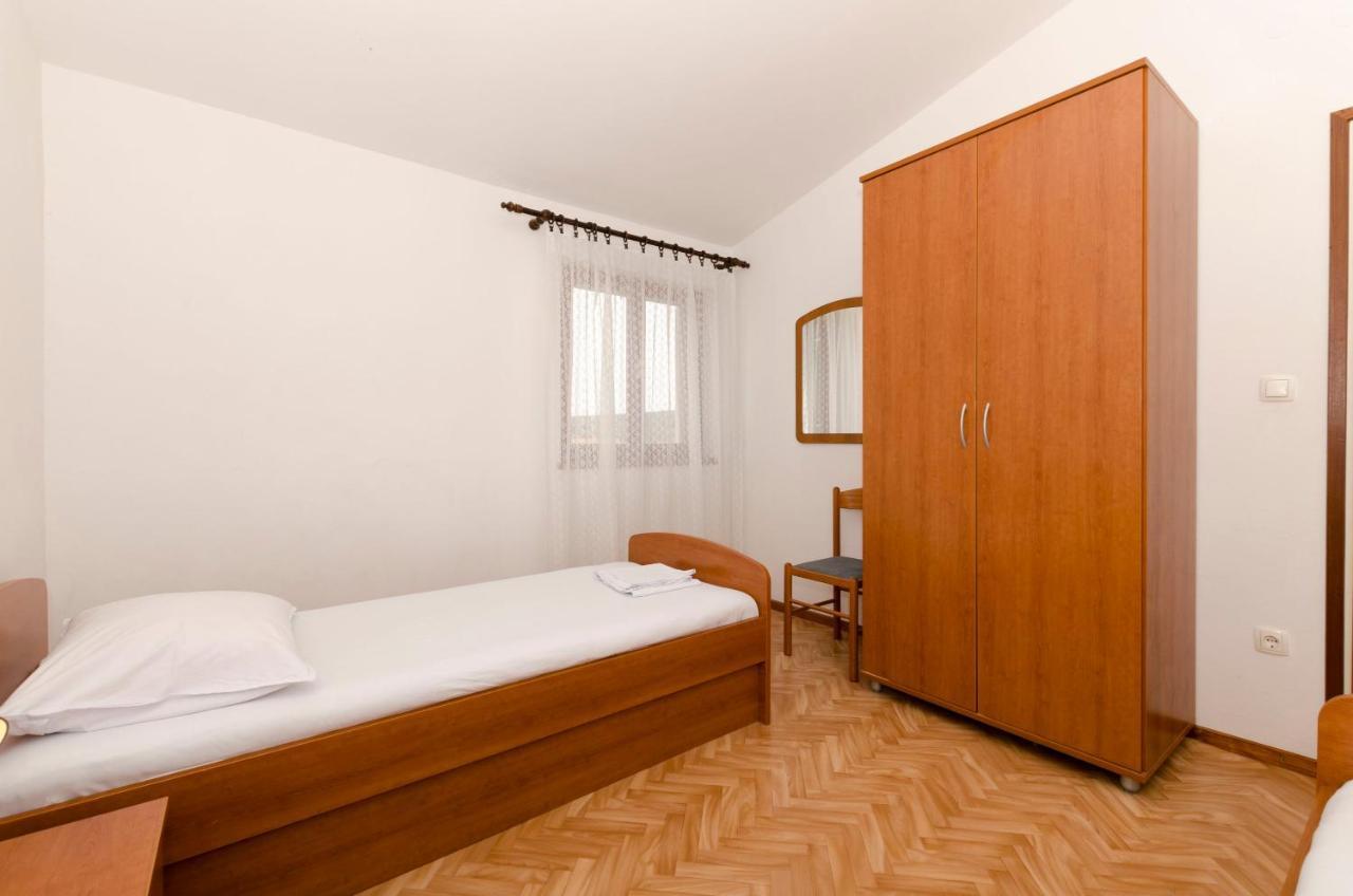 Apartment Damir Primosten Bagian luar foto